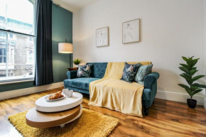 Sleek & Stylish Apartment in the Heart of the City